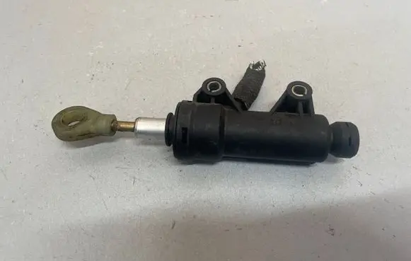 Clutch slave cylinder