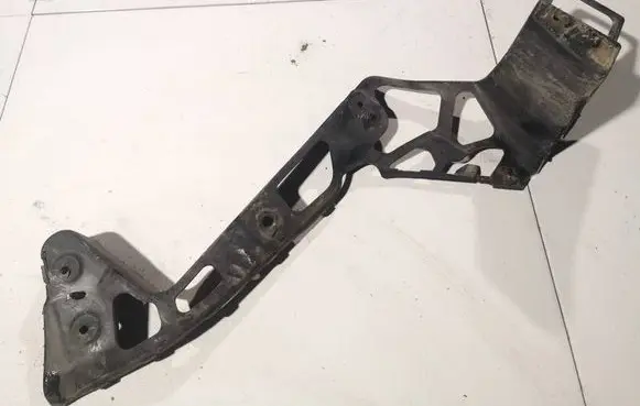 Volkswagen Golf VI Front bumper mounting bracket