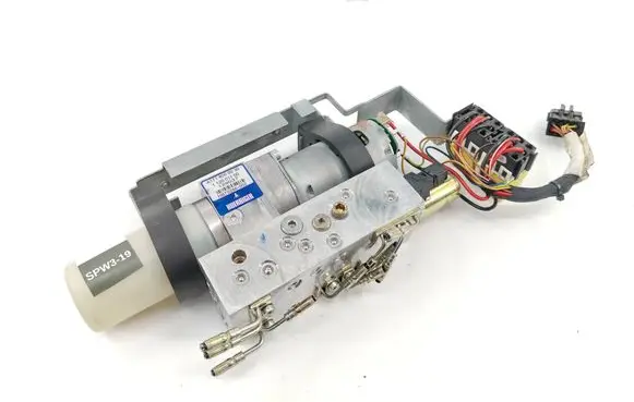 Mercedes-Benz SLK R171 Convertible roof hydraulic pump A1718000030