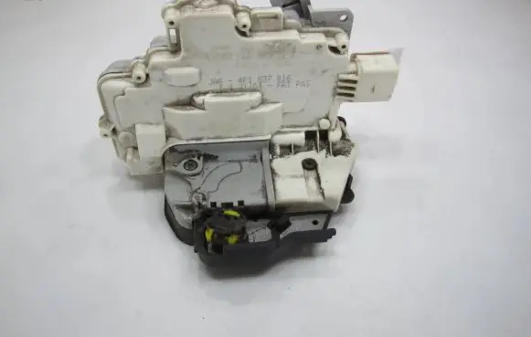 Audi A6 S6 C6 4F Front door lock 4F1837016