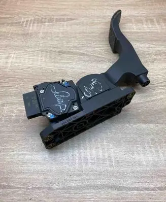 Skoda Fabia Mk1 (6Y) Accelerator throttle pedal 6Q1721503 0281002378