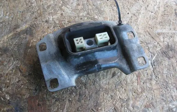 Ford Focus Gearbox mount V617M121