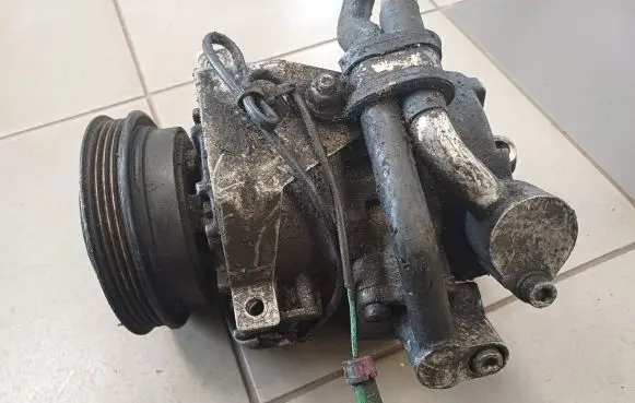 Volkswagen PASSAT B5.5 Air conditioning (A/C) compressor (pump) 8D0260805J 8D0260808