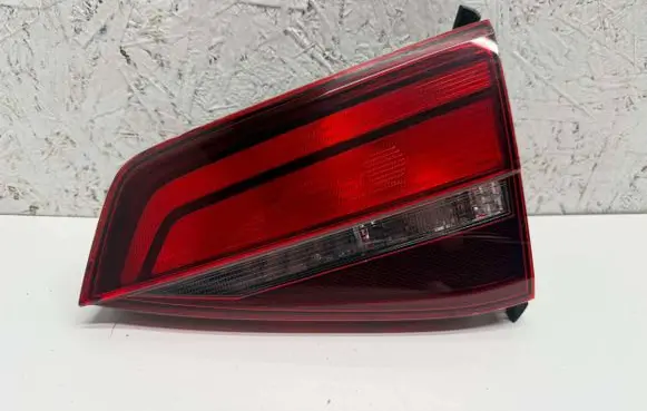 Volkswagen Jetta VI Tailgate rear/tail lights 5C6945260B