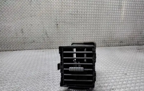 Nissan X-Trail T30 Dash center air vent grill 68750EQ000