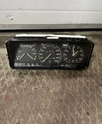 Volkswagen PASSAT B3 Speedometer (instrument cluster) 357919033S 357919099S 81117621