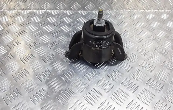Hyundai i30 Engine mount bracket
