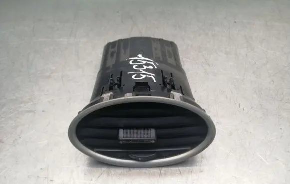 Ford Focus Dashboard side air vent grill/cover trim 4M51A014L21AD 4M51A014L21BC