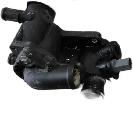 Volkswagen Golf Plus Thermostat housing 032121111BM