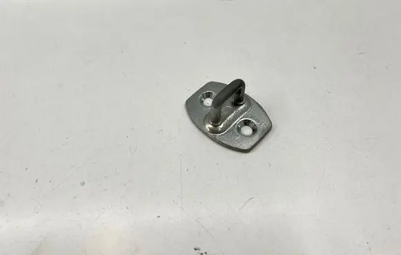 Toyota Hilux (AN10, AN20, AN30) Front door lock loop/hook striker