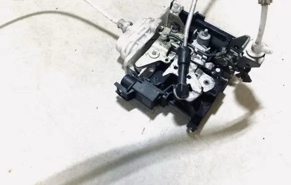 Audi A4 S4 B5 8D Front door lock 4d1837016d