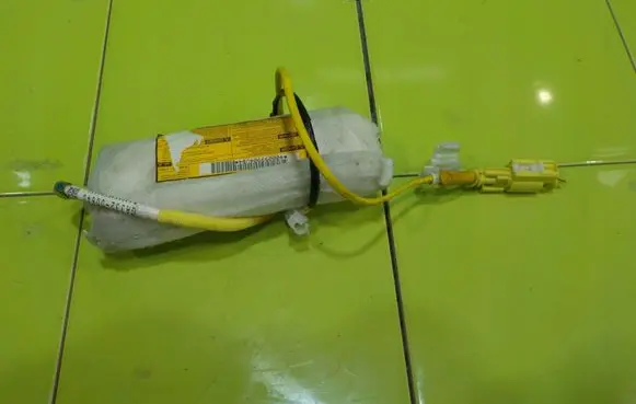 Toyota Prius (NHW20) Seat airbag PRZOD RP110