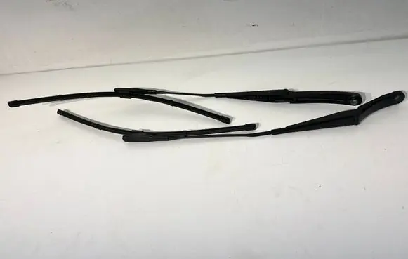 Audi TT TTS Mk2 Front wiper blade arm 8J1955407B