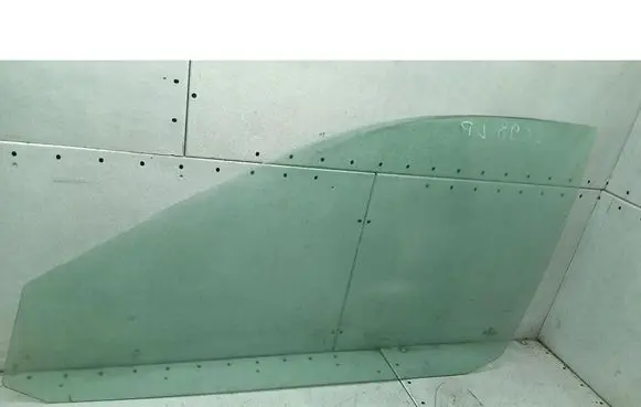 Audi A4 S4 B5 8D Front door window glass four-door 