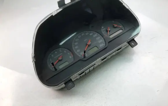 Volvo V40 Speedometer (instrument cluster) 30889714B