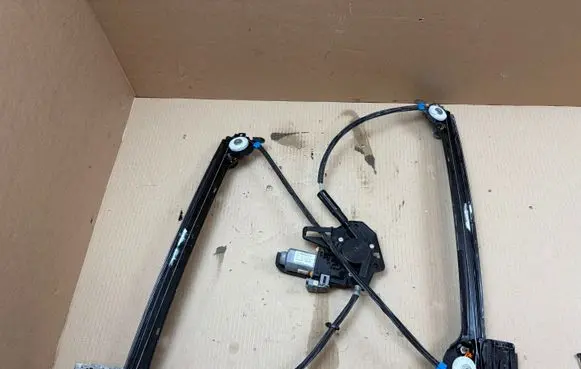 Tesla Model X Rear door window regulator with motor 102881800C