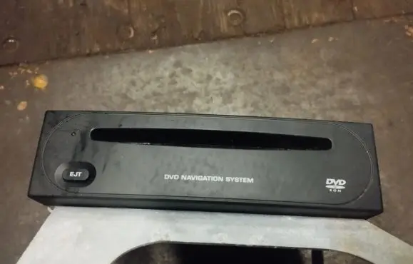 Chrysler Pacifica Radio/CD/DVD/GPS head unit P04685907AF