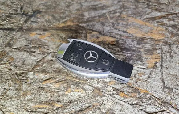 Mercedes-Benz E W212 Ignition key/card 10004132 4132