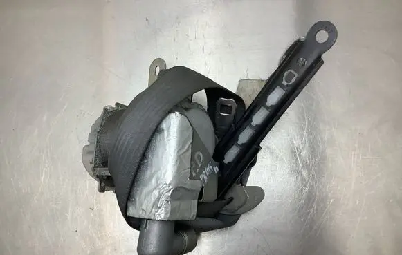 Toyota Prius (XW20) Front seatbelt 27789