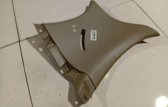 Toyota Yaris (D) pillar trim (bottom) 6247152020