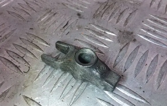 Opel Vectra C Fuel Injector clamp holder 124763