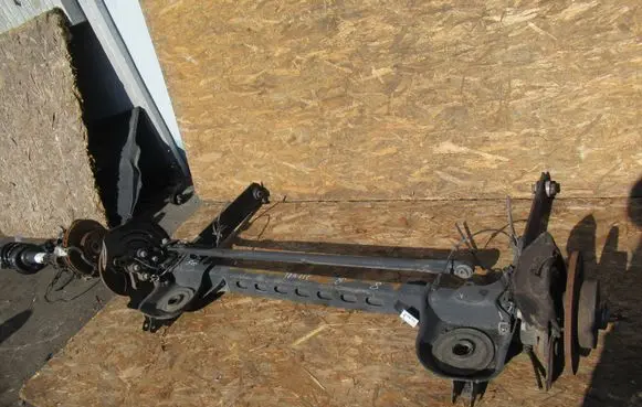 Renault Trafic III (X82) Rear axle beam 
