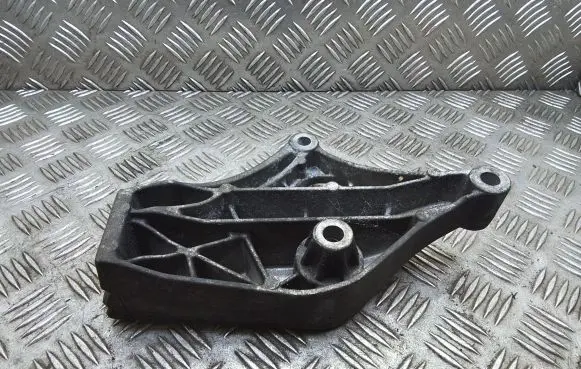 BMW 1 F20 F21 Engine mounting bracket 6788611 678861102