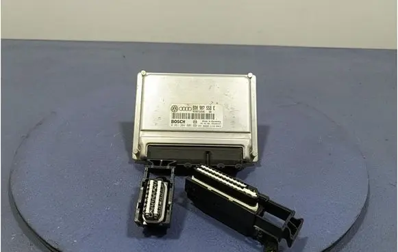 Volkswagen PASSAT B5 Engine control unit/module ECU 8D0907558E