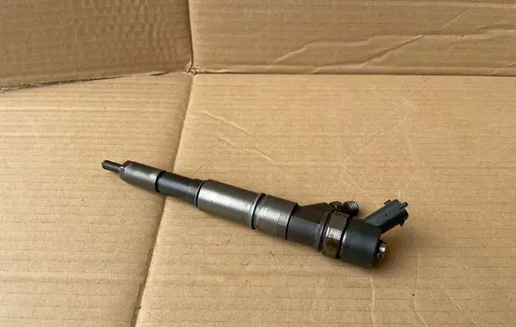 BMW 5 E39 Fuel injector 0445110