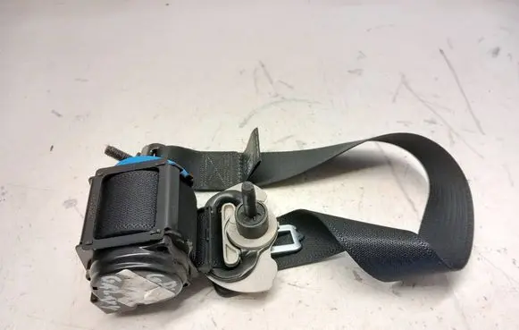Rear seatbelt