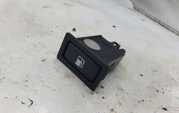 Toyota Avensis T250 Fuel tank opening switch 5660U47 156795