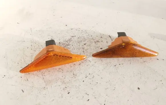 Ford Mondeo Mk III Front fender indicator light