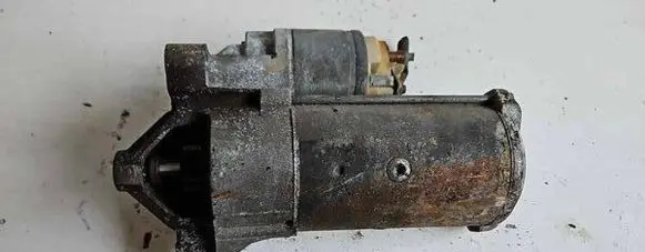 Peugeot 307 Starter motor D7R27 0133HF