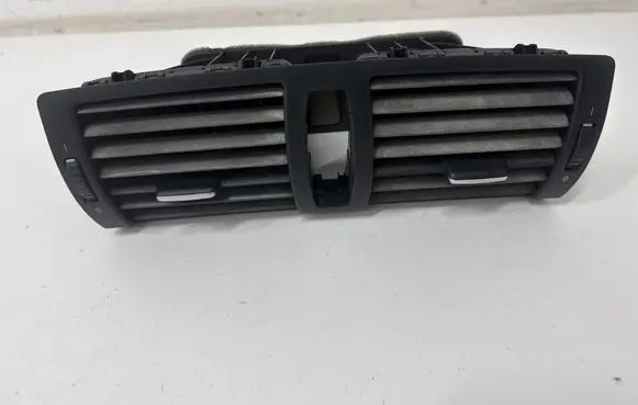 BMW 1 E81 E87 Dash center air vent grill 7059189