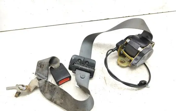Middle seatbelt (rear)