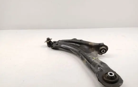 Renault Kangoo II Front lower control arm/wishbone 