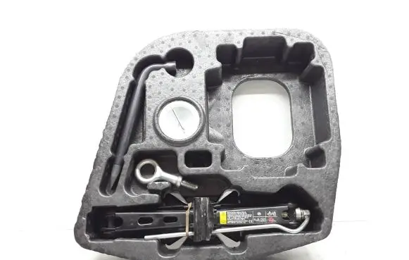 Volvo V50 Lift Jack 31200472 8M5117080BB