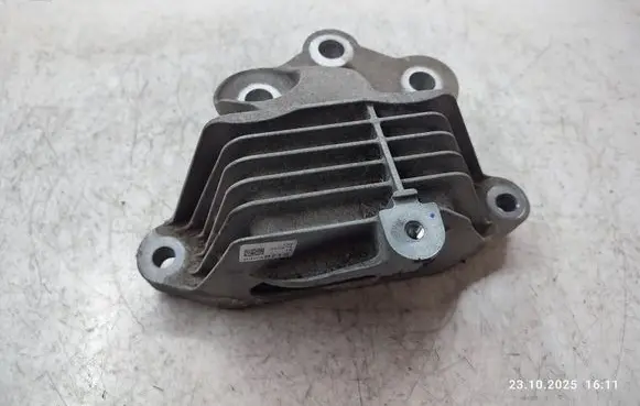 Opel Insignia B Engine mount bracket 84248715