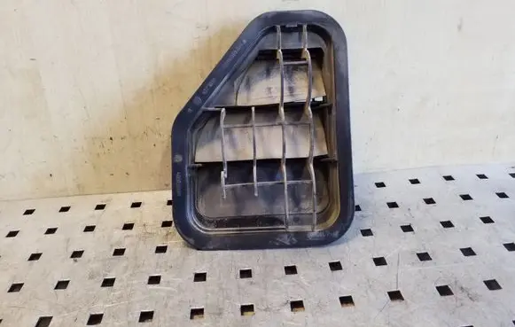 Volkswagen Tiguan Quarter panel pressure vent 5M0819465A