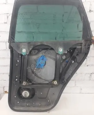 Volkswagen Touareg I Rear door window regulator with motor