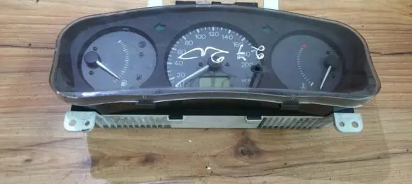 Mitsubishi Colt Speedometer (instrument cluster) MR233049 228-220