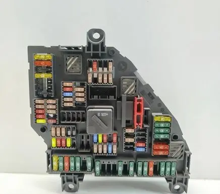 BMW 5 F10 F11 Fuse module 1670499