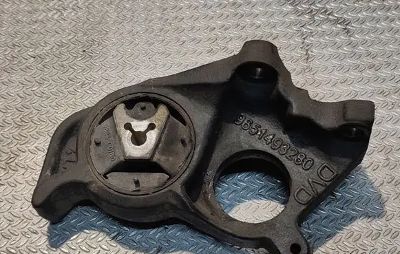 Citroen Berlingo Engine mount bracket 9651493280