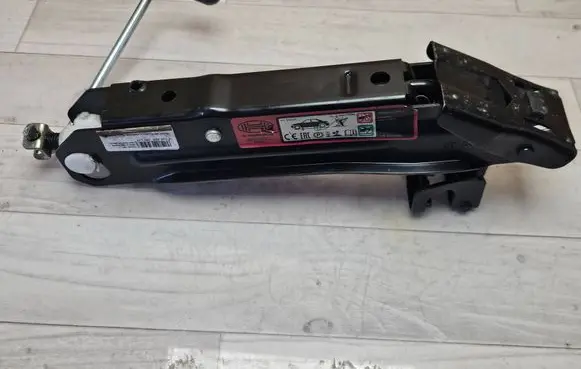 Volkswagen Golf VI Lift Jack 
