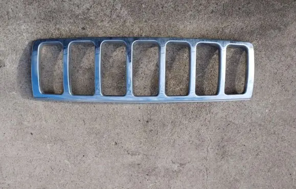 Jeep Grand Cherokee (WK) Front bumper upper radiator grill 11009G