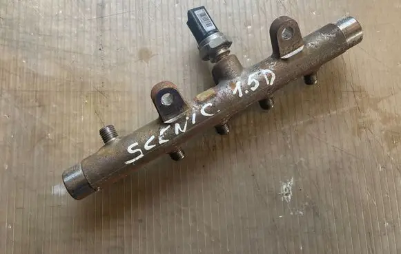 Renault Scenic III - Grand scenic III Fuel main line pipe 8200704212 5WS40440 A2C27000234