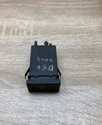 Volkswagen PASSAT B5.5 Windscreen/window heater switch 3B0959621D