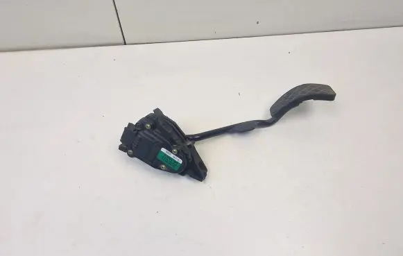 Volkswagen PASSAT B5.5 Accelerator throttle pedal 8D2721523B