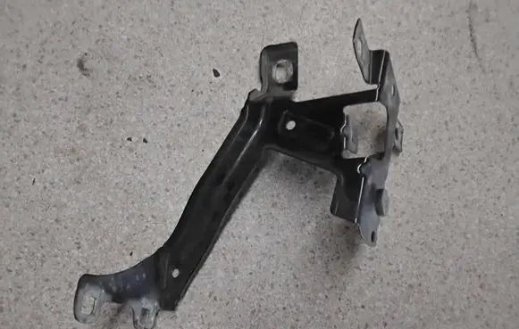 BMW 7 G11 G12 Fender mounting bracket 7347423