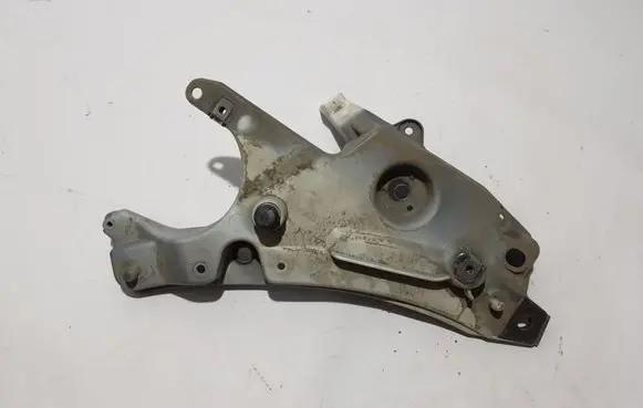 Volvo S90, V90 Fender mounting bracket 31447898